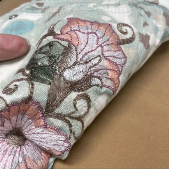 Gloria Vanderbilt Jesse Curvy Skinny Jeans - Picture 7 of 8